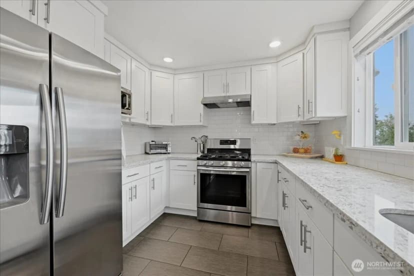 Property photo for 12232 Fremont Avenue N, Seattle photo 14