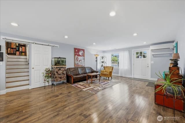Property photo for 12232 Fremont Avenue N, Seattle photo 5