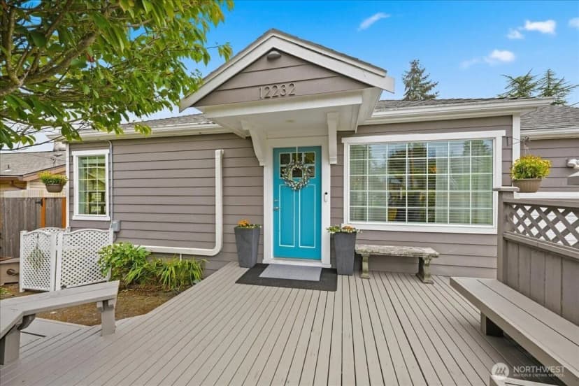 Property photo for 12232 Fremont Avenue N, Seattle photo 2