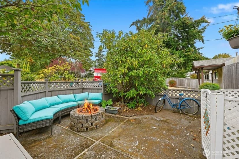 Property photo for 12232 Fremont Avenue N, Seattle photo 3
