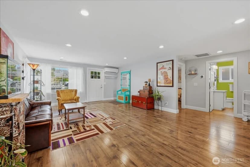 Property photo for 12232 Fremont Avenue N, Seattle photo 6