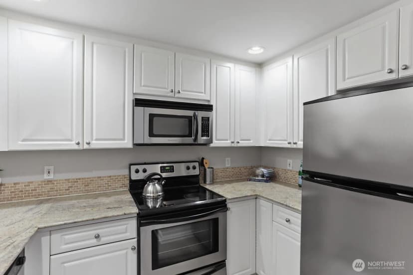 Property photo for 321 10th Avenue S #604, Seattle photo 8
