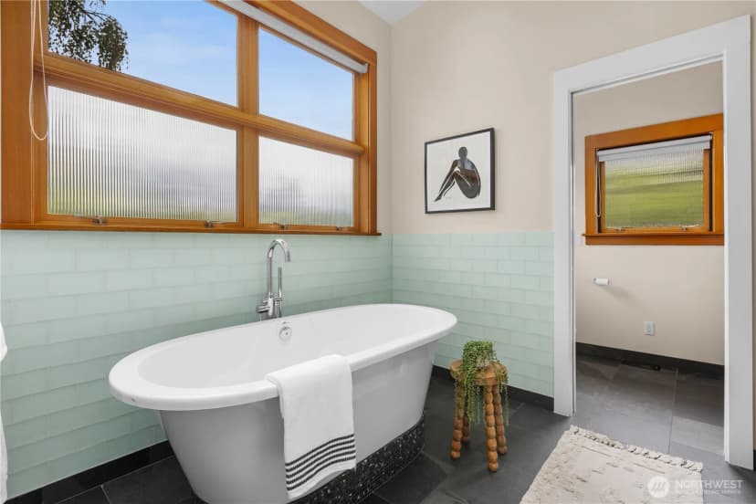 Property photo for 2223 39th Avenue E, Seattle photo 29