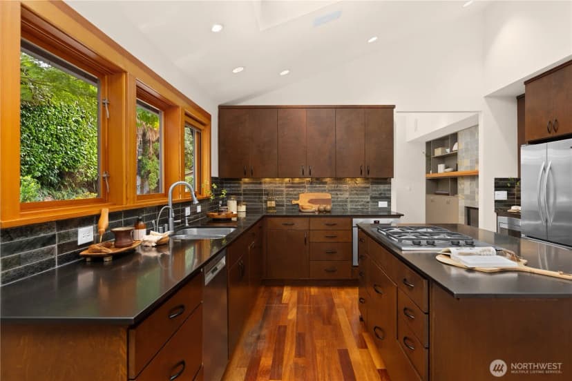 Property photo for 2223 39th Avenue E, Seattle photo 9