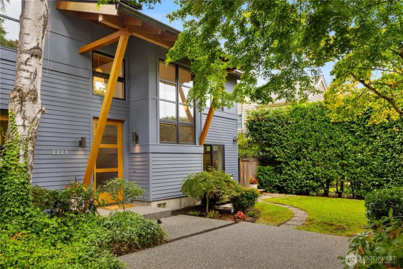 Property photo for 2223 39th Avenue E, Seattle photo 2