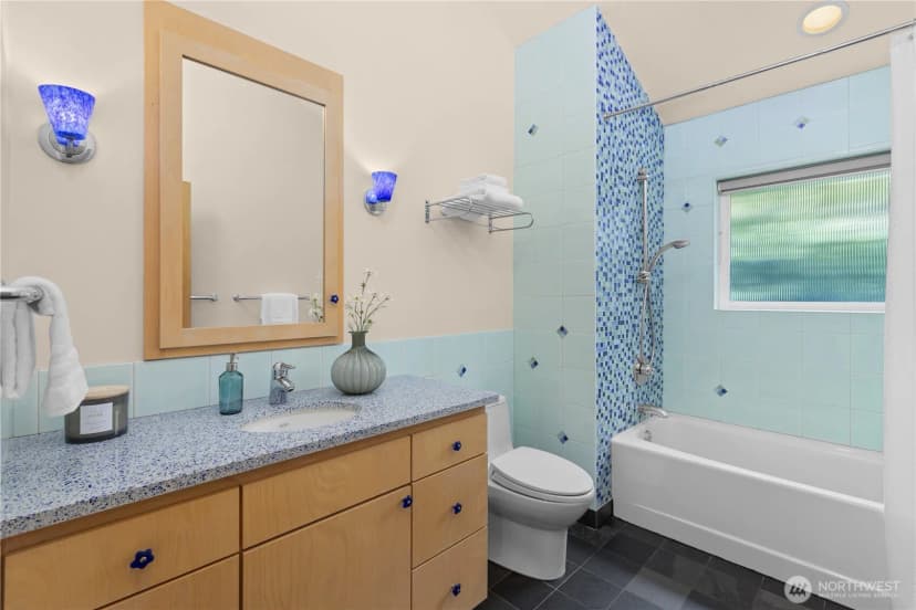 Property photo for 2223 39th Avenue E, Seattle photo 36