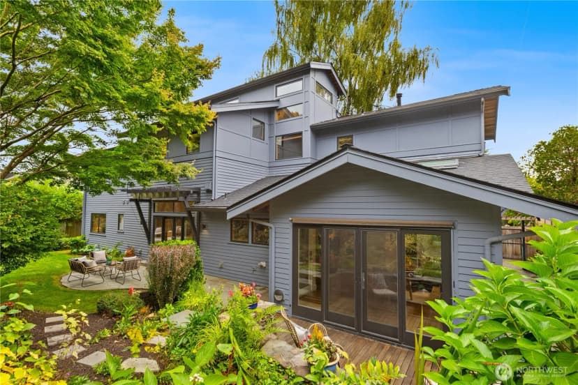 Property photo for 2223 39th Avenue E, Seattle photo 17