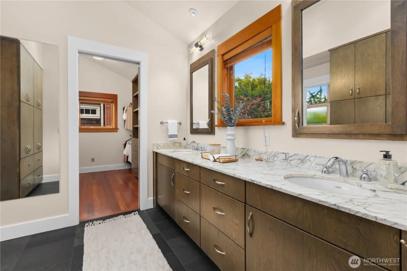 Property photo for 2223 39th Avenue E, Seattle photo 27