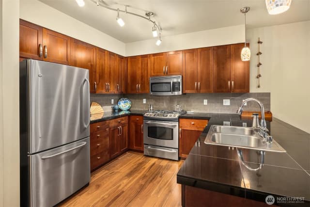 Property photo for 1840 25th Avenue Ne #307, Issaquah photo 4