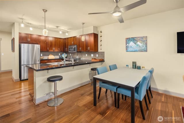 Property photo for 1840 25th Avenue Ne #307, Issaquah photo 5