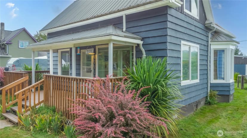 Property photo for 209 E Cowlitz Street, South Bend