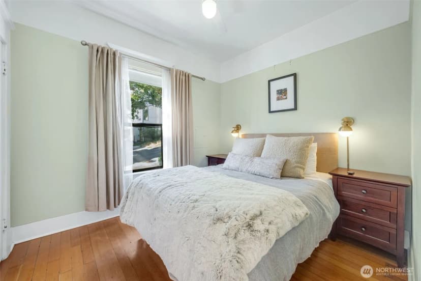 Property photo for 2614 E John Street, Seattle photo 9