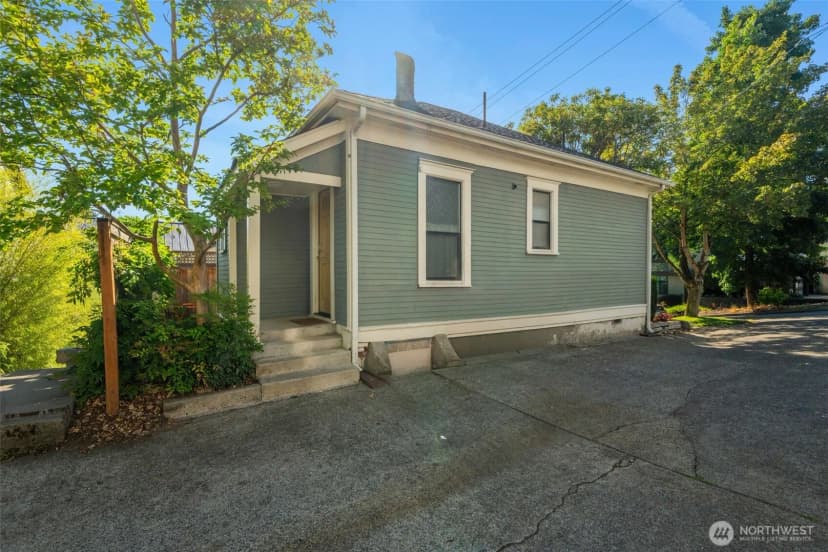 Property photo for 2614 E John Street, Seattle photo 13