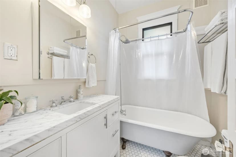 Property photo for 2614 E John Street, Seattle photo 10