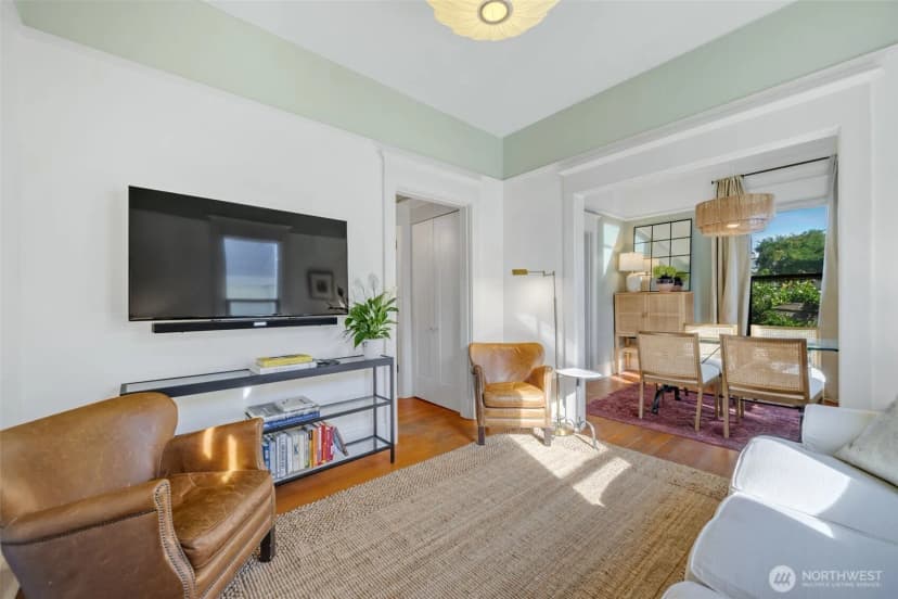Property photo for 2614 E John Street, Seattle photo 3