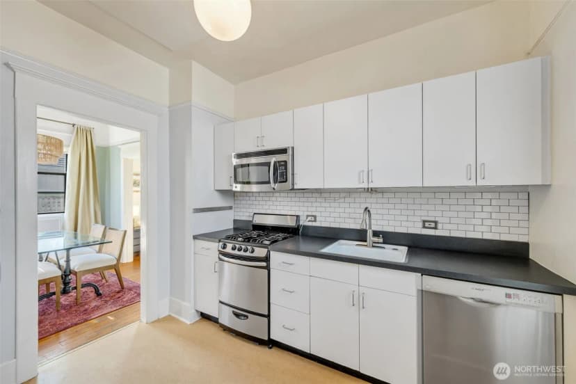 Property photo for 2614 E John Street, Seattle photo 6
