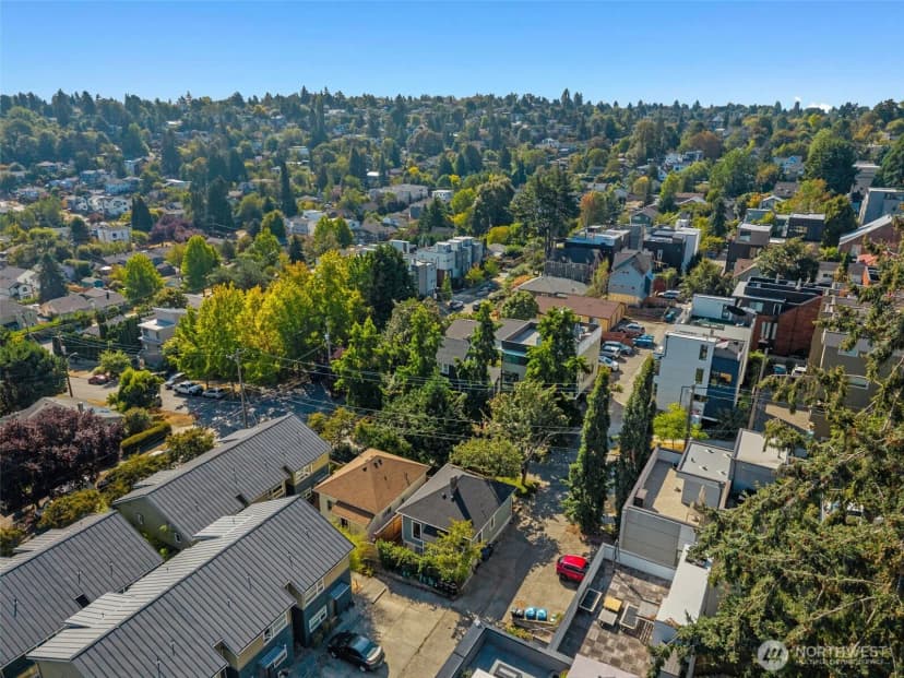 Property photo for 2614 E John Street, Seattle photo 16