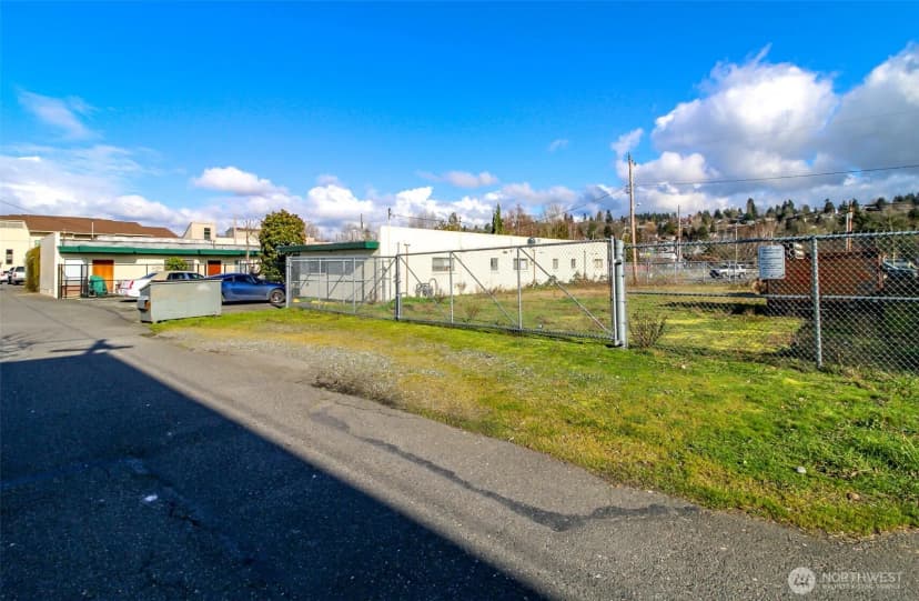 Property photo for 418 Central Avenue N, Kent photo 19