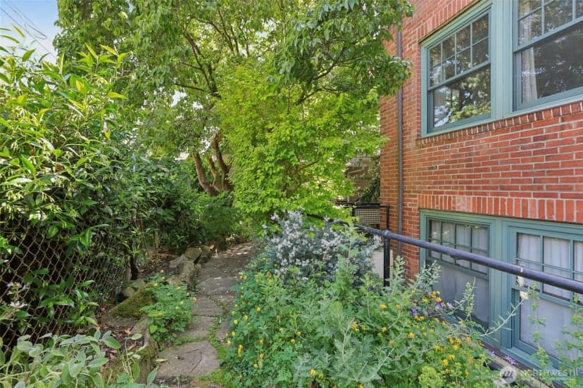Property photo for 408 Bellevue Avenue E #206, Seattle photo 16