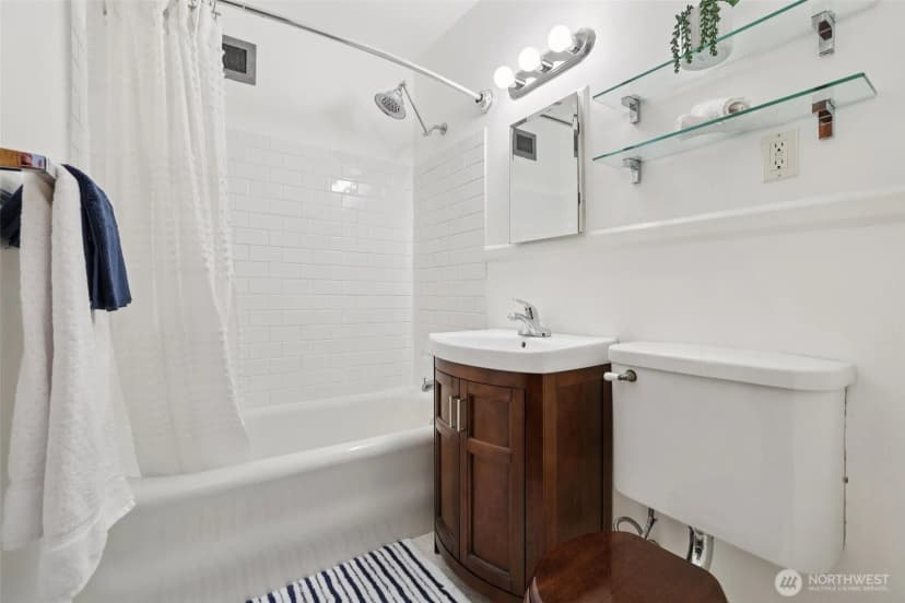 Property photo for 408 Bellevue Avenue E #206, Seattle photo 12