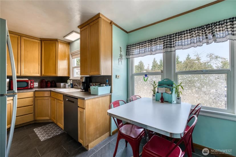 Property photo for 2525 Veldee Avenue, Bremerton photo 5