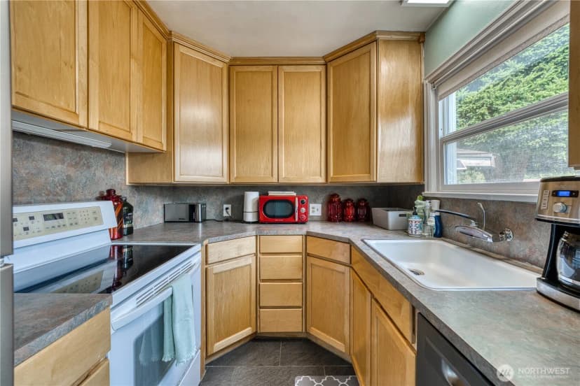 Property photo for 2525 Veldee Avenue, Bremerton photo 8