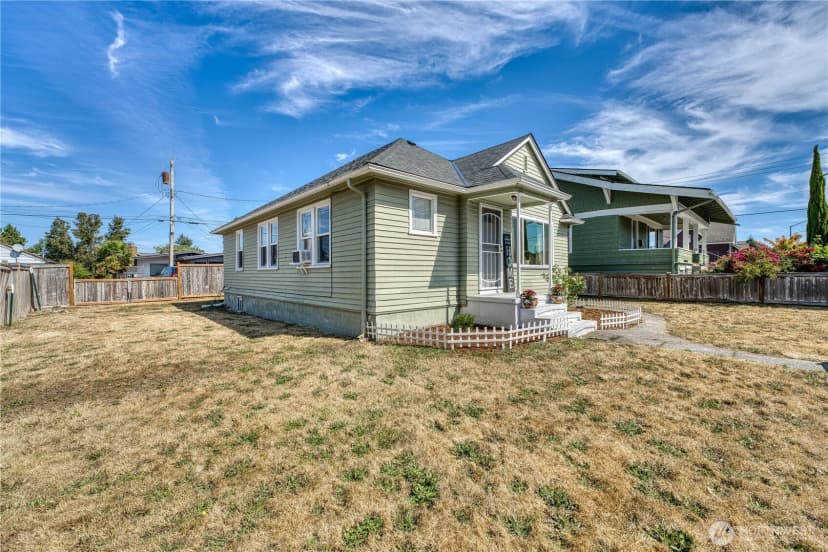 Property photo for 1908 Burwell St, Bremerton photo 2