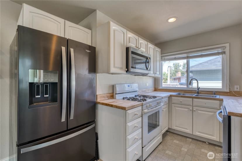 Property photo for 1908 Burwell St, Bremerton photo 8