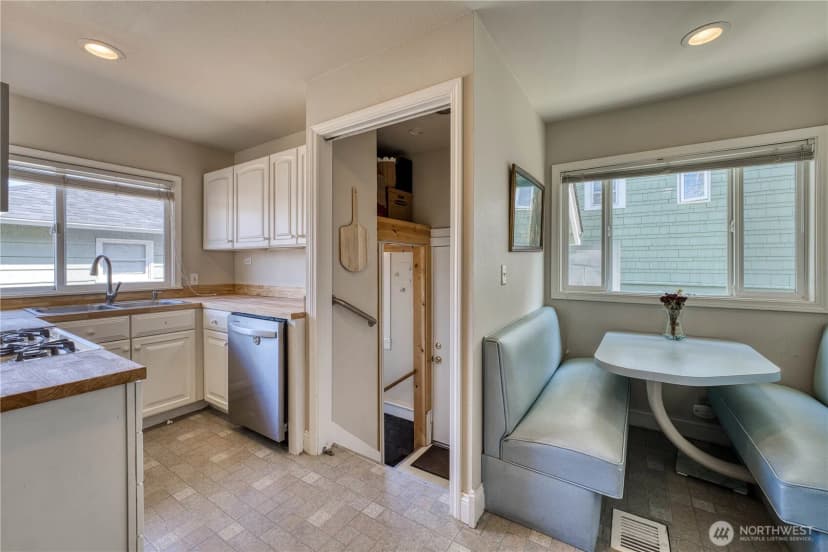 Property photo for 1908 Burwell St, Bremerton photo 10