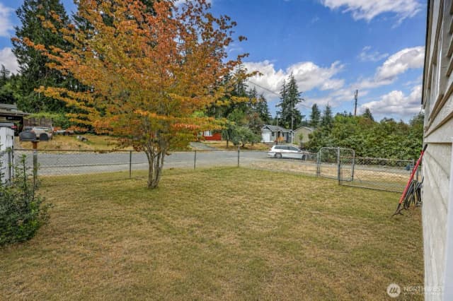 Property photo for 4975 Johnson Street Nw, Bremerton photo 2