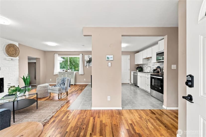 Property photo for 4975 Johnson Street Nw, Bremerton photo 5