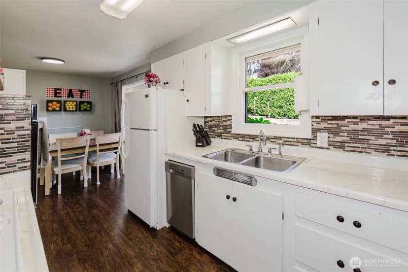 Property photo for 2122 Ne Sunrise Drive, Bremerton photo 16