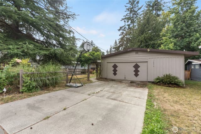 Property photo for 16619 Se 12th Street, Bellevue photo 2