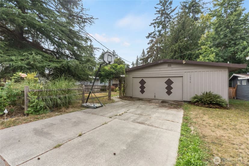 Property photo for 16619 Se 12th Street, Bellevue photo 2