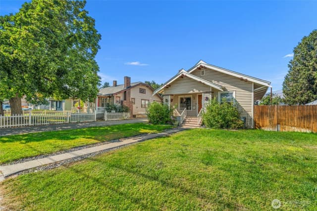 Property photo for 900 Okanogan Avenue, Wenatchee
