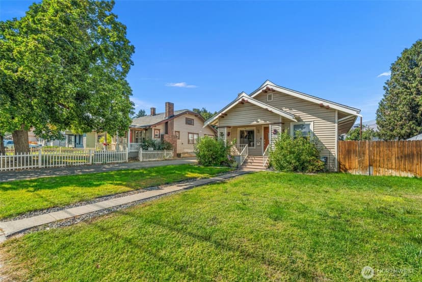 Property photo for 900 Okanogan Avenue, Wenatchee