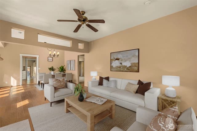 Property photo for 900 Okanogan Avenue, Wenatchee photo 2