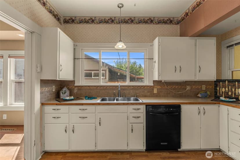 Property photo for 900 Okanogan Avenue, Wenatchee photo 22
