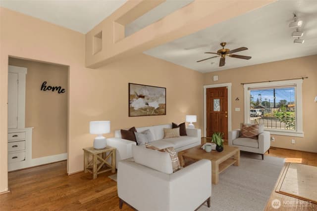 Property photo for 900 Okanogan Avenue, Wenatchee photo 4
