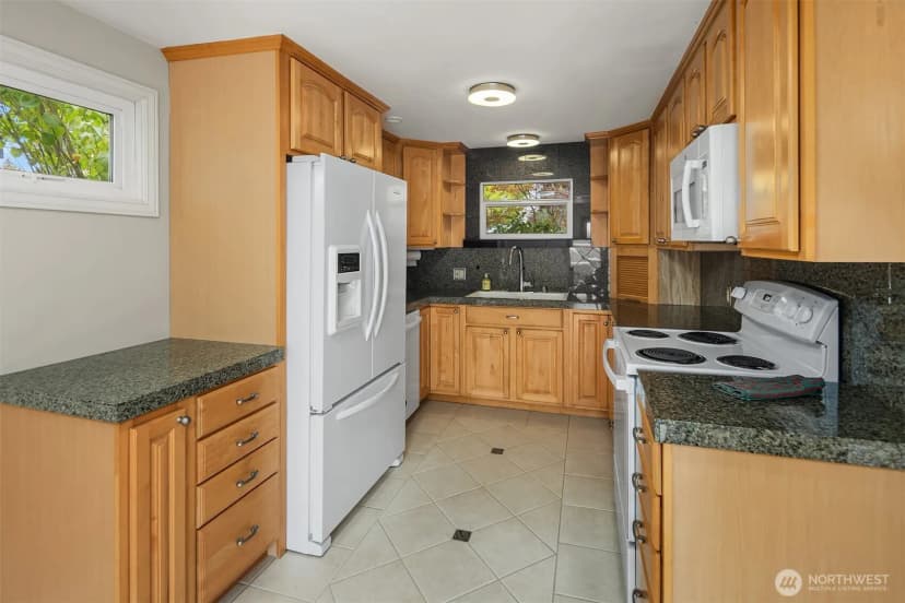 Property photo for 4038 24th Place S, Seattle photo 9
