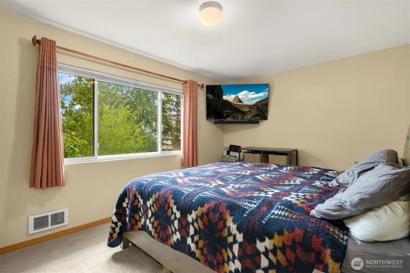 Property photo for 3027 E Lake Sammamish Parkway Se, Sammamish photo 9