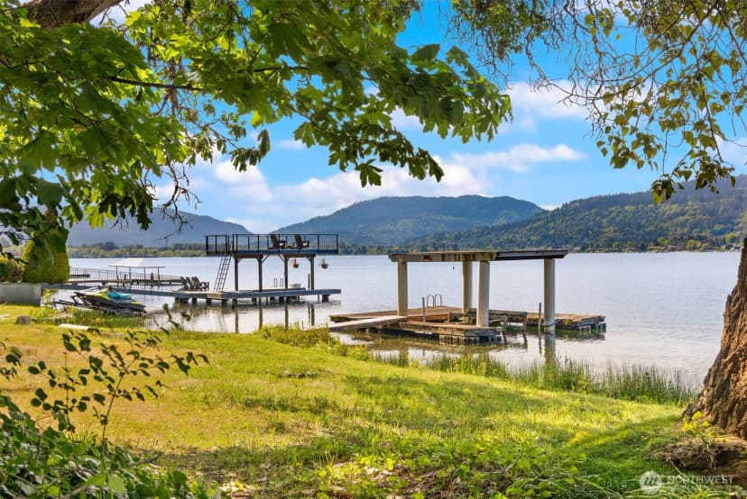 Property photo for 3027 E Lake Sammamish Parkway Se, Sammamish photo 13
