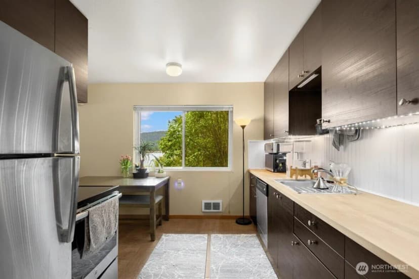 Property photo for 3027 E Lake Sammamish Parkway Se, Sammamish photo 8