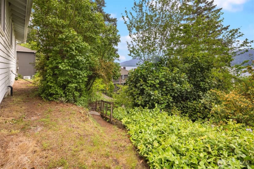 Property photo for 3027 E Lake Sammamish Parkway Se, Sammamish photo 12