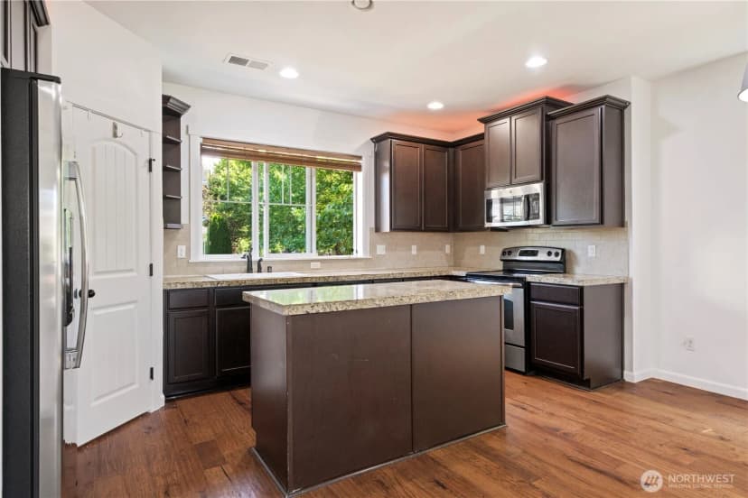 Property photo for 21011 Se 39th Dr, Bothell photo 7