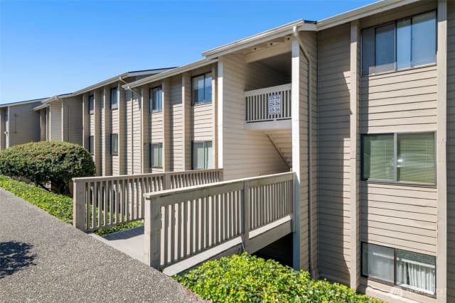 Property photo for 1319 S Puget Drive #d15, Renton photo 4
