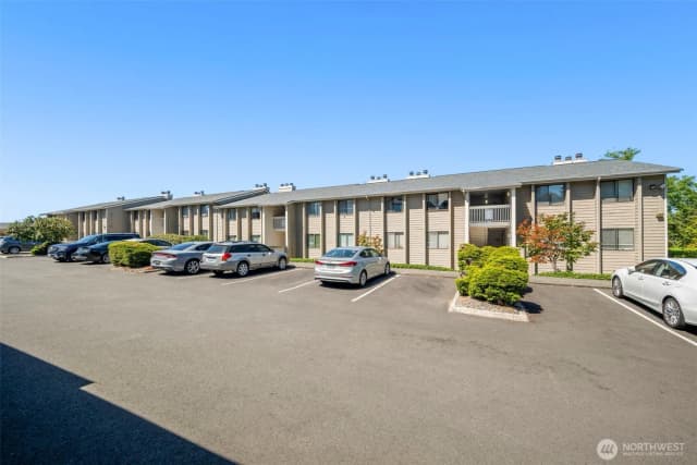 Property photo for 1319 S Puget Drive #d15, Renton photo 3