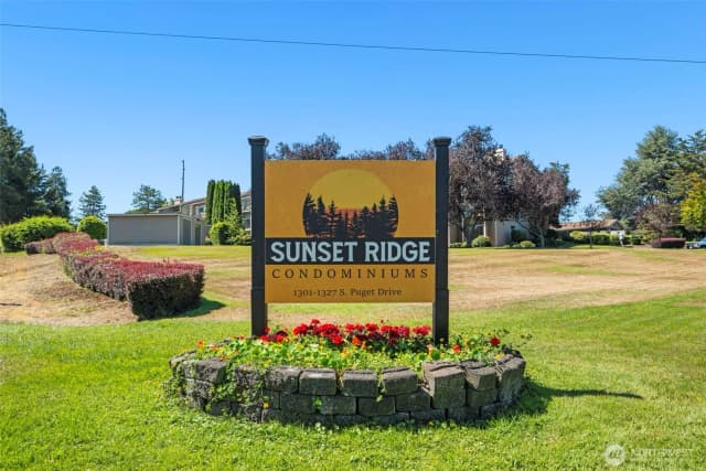 Property photo for 1319 S Puget Drive #d15, Renton photo 2
