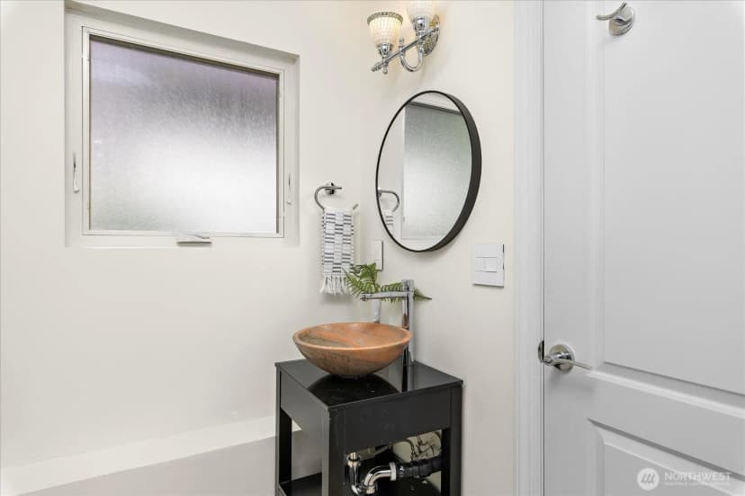 Property photo for 2035 West Lake Sammamish Parkway Se, Bellevue photo 16