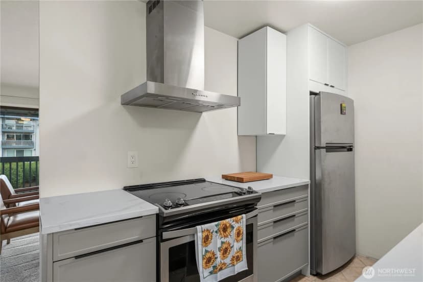 Property photo for 22981 Marine View Drive S #d318, Des Moines photo 10